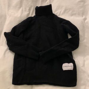 Calvin Klein - 100% Wool Turtle Neck